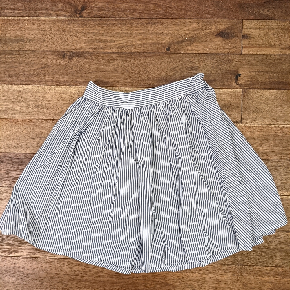 Flared skirt, size S or M.
